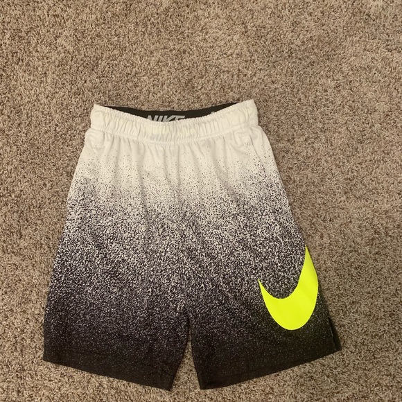 boys black nike shorts